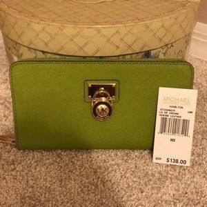 Authentic Michael Kors Hamilton wallet